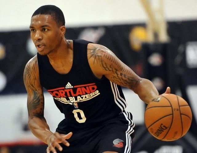 一个突出亮 一个突出亮