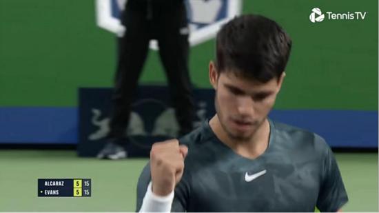 的篮球赛场 的篮球赛场